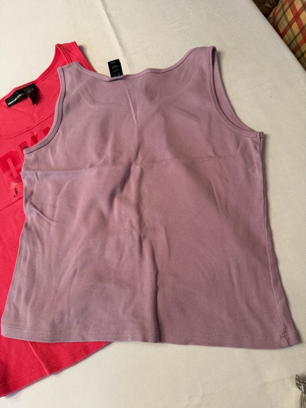 2 DKNY jeans sleeveless New York sleeveless tops size XL
Light purple, pink/red - Picture 6 of 10